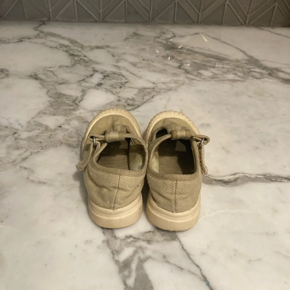 $13‎ ADD ON Zara Baby Cream Strap Velcro Sneakers 5.5c h&m vans converse adidas